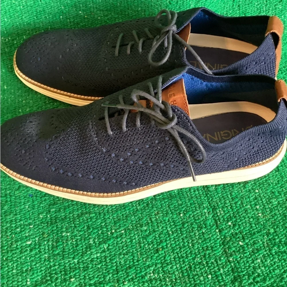NWOB-Cole Haan Men's OriginalGrand Stitchlite Wingtip Oxford in a navy color
